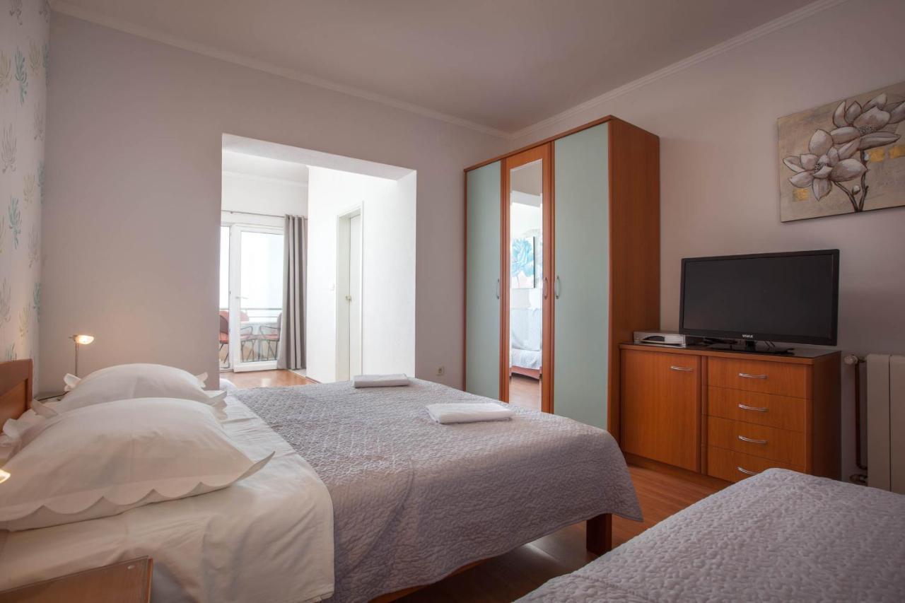 Apartments Marijan - Beachfront Tucepi Exterior photo