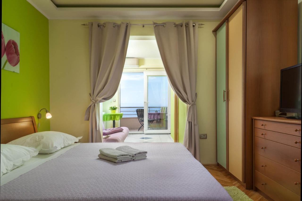 Apartments Marijan - Beachfront Tucepi Exterior photo
