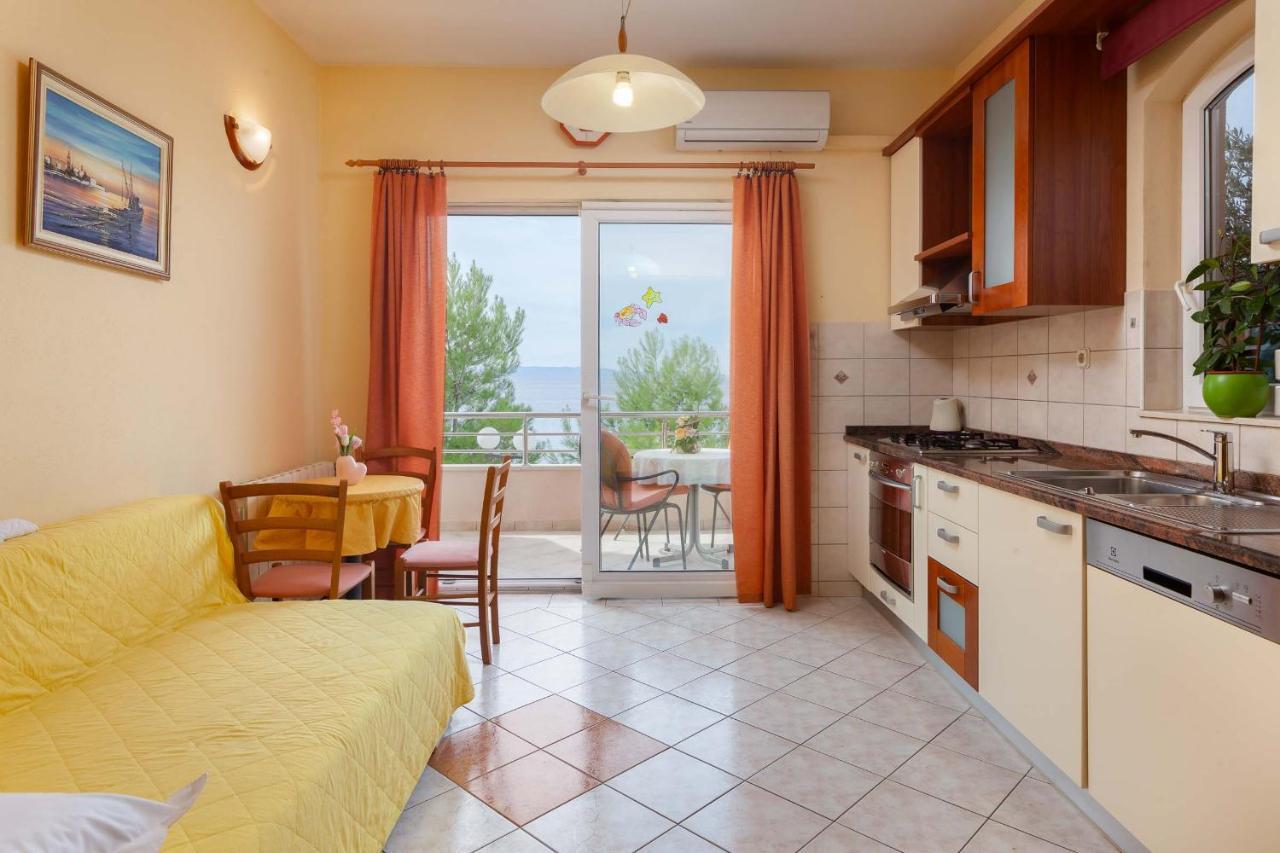 Apartments Marijan - Beachfront Tucepi Exterior photo