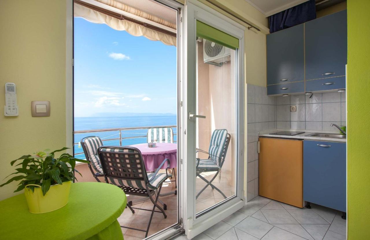 Apartments Marijan - Beachfront Tucepi Exterior photo