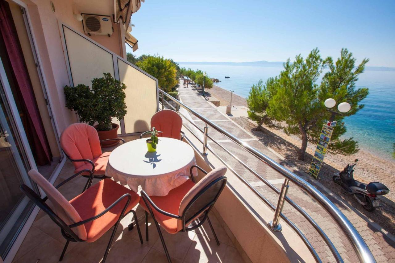 Apartments Marijan - Beachfront Tucepi Exterior photo