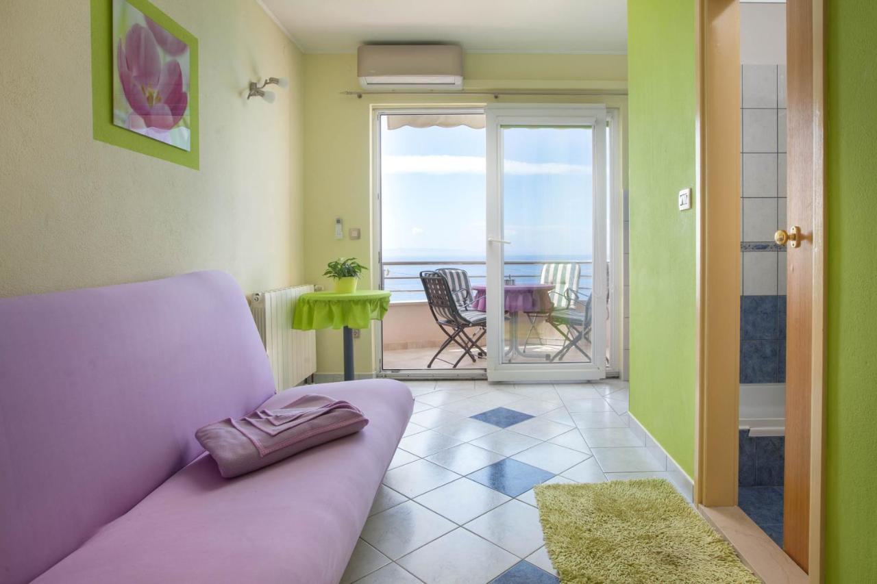 Apartments Marijan - Beachfront Tucepi Exterior photo