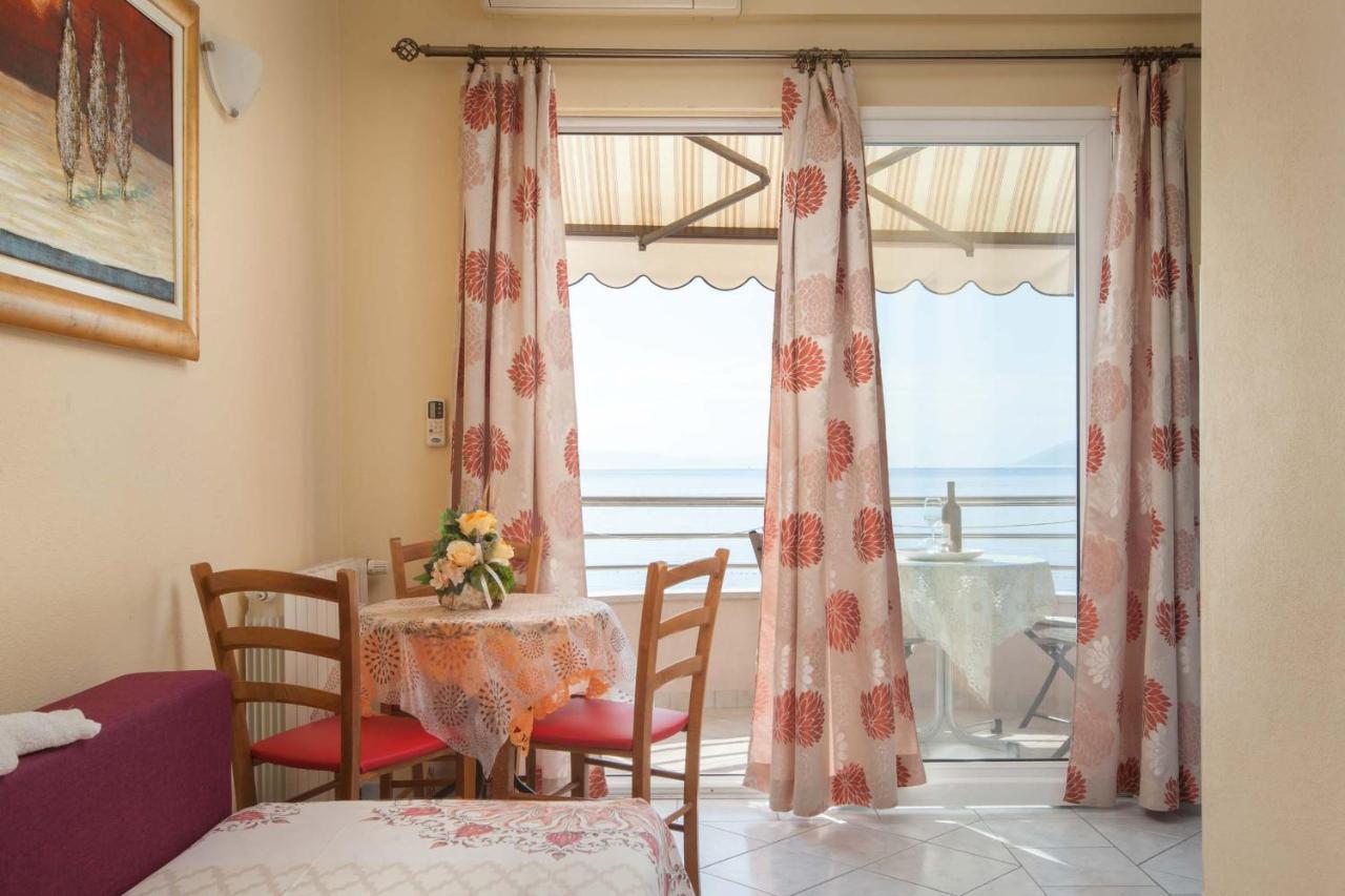 Apartments Marijan - Beachfront Tucepi Exterior photo