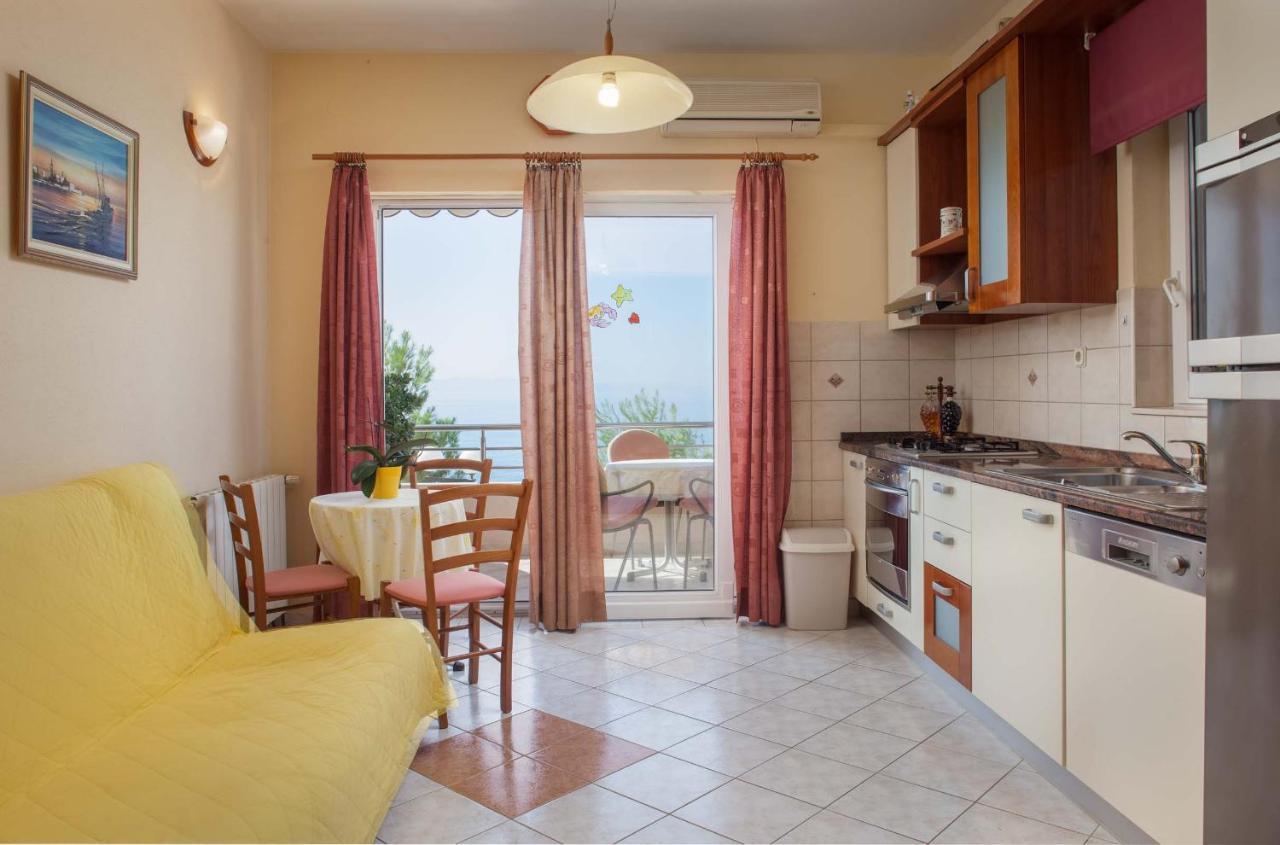 Apartments Marijan - Beachfront Tucepi Exterior photo